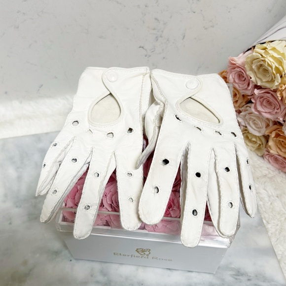 Authentic Bottega Veneta White Lambskin Leather Driving Gloves - Picture 3 of 11